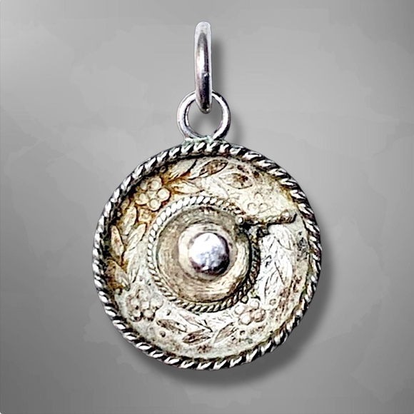 925 sterling silver pendant hat